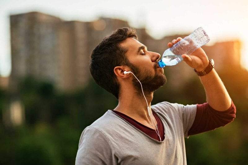 ممارسة الرياضة دون شرب الماء.. كيف يؤثر ذلك على الصحة؟