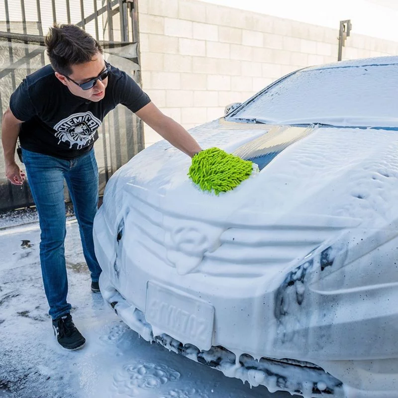 تنظيف السيارة