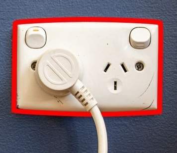 6 علامات تكشف عن مشكلات الكهرباء الكامنة في منزلك