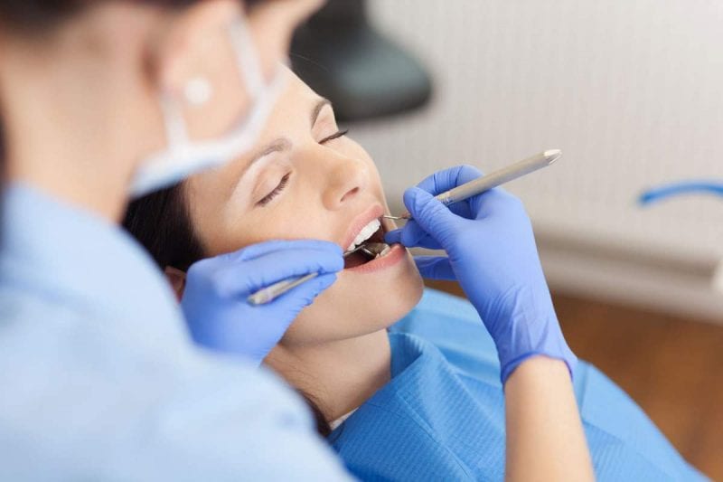 كيف تتخلص من بنج الأسنان في أسرع وقت ممكن؟