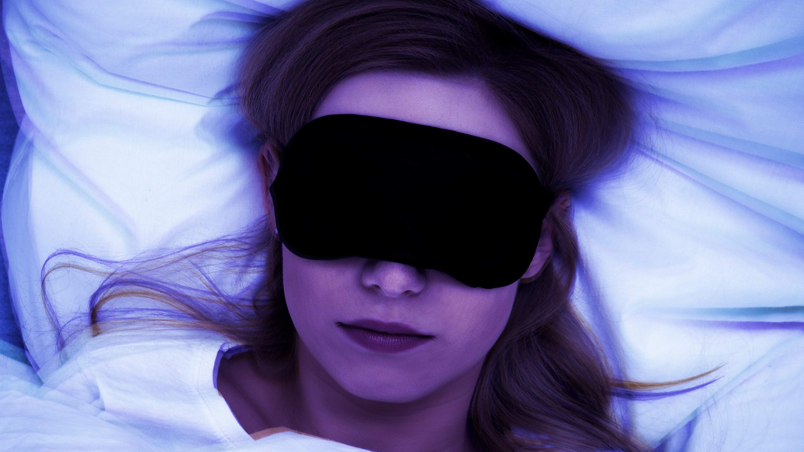 لماذا ينصح بالاعتماد على قناع العين للنوم؟