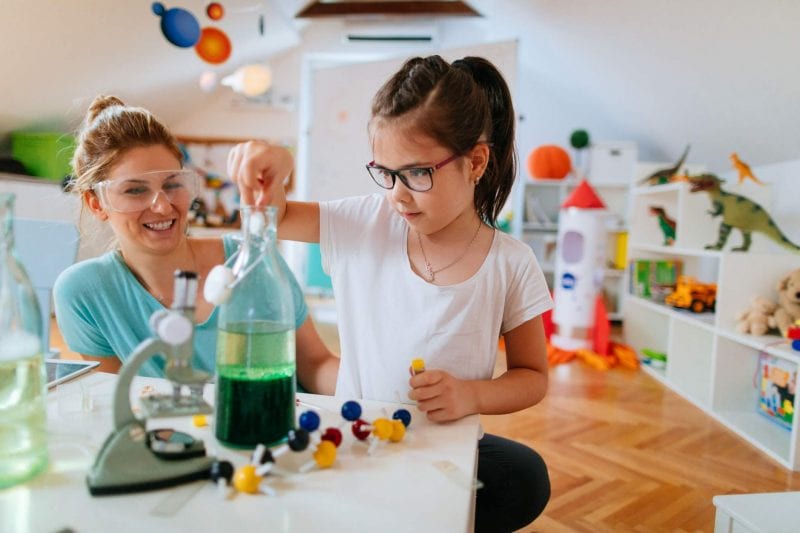 5 تجارب علمية للأطفال بأقل التكاليف والجهود