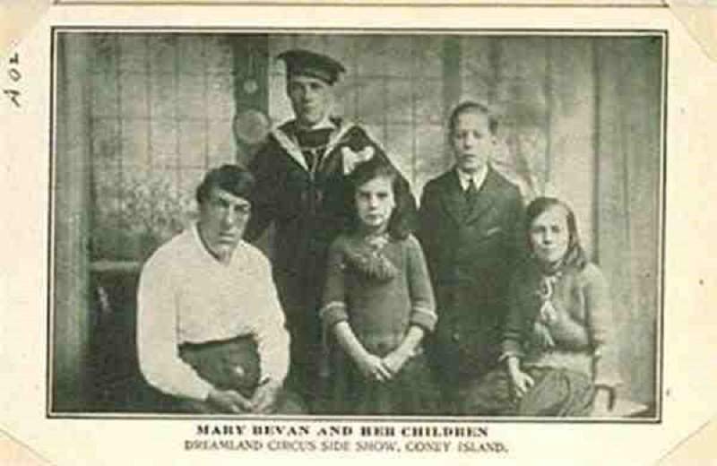 ماري آن بيفان.. المرأة التي فازت بلقب "الأبشع في العالم" لإنقاذ أبنائها