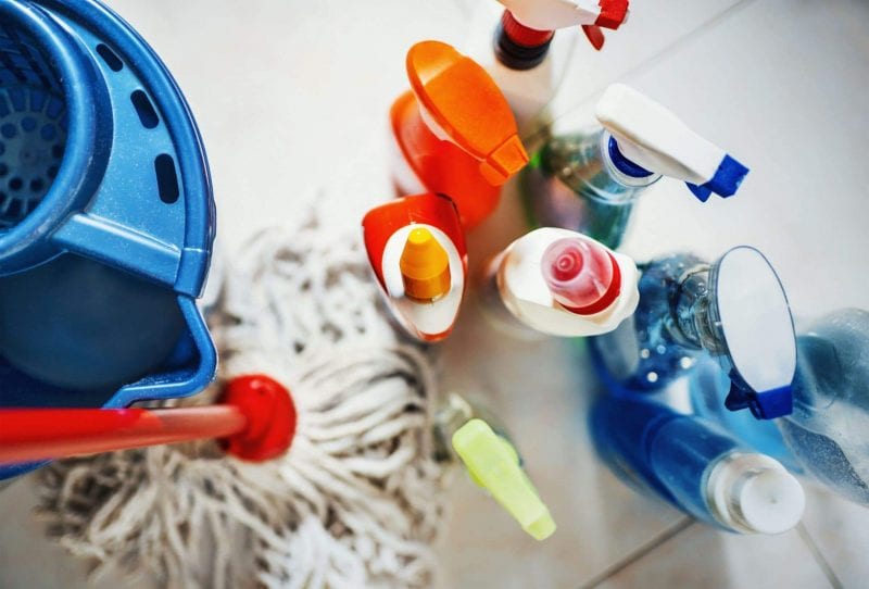 8 أشياء لا ينصح باستخدامها عند تنظيف المنزل