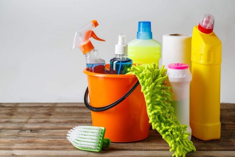 أشهر منتجات تنظيف المنزل التي يحذر من خلطها يوما