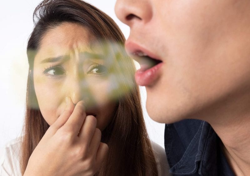 كيف نختبر رائحة الفم لدينا؟