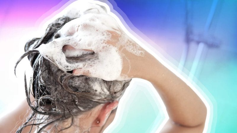 7 علامات تحذيرية تكشف عن الإفراط في غسل الشعر