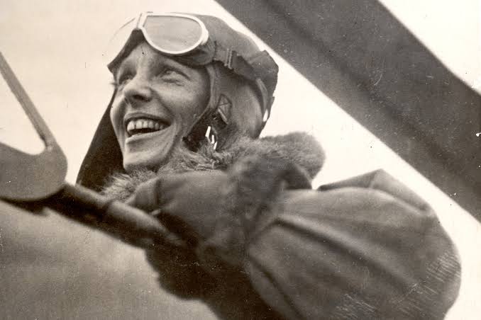 أميليا ماري إيرهارت.. أول امرأة تطير حول العالم