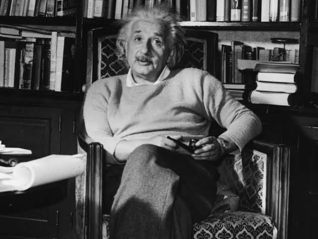 ألبرت أينشتاين.. وتفاصيل نادرة عن حياة عبقري الفيزياء الشخصية