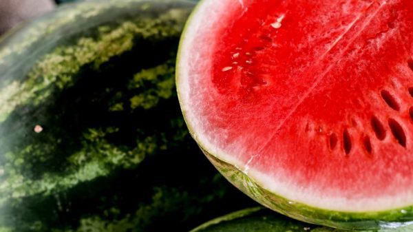 فوائد البطيخ الأحمر للكبار والصغار