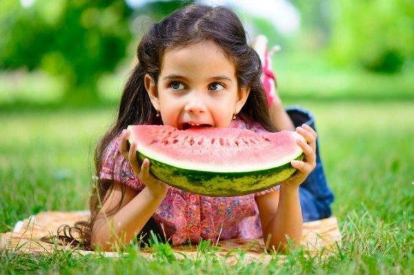 فوائد البطيخ الأحمر للكبار والصغار