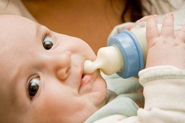 الرضاعة الطبيعية والرضاعة الصناعية