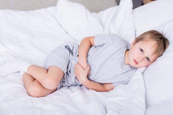 التهاب المعدة عند الأطفال.. ما هي الأسباب وطرق العلاج؟