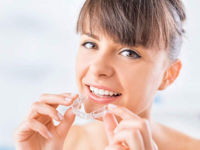 طرق تبييض الأسنان بوصفات طبيعية في المنزل
