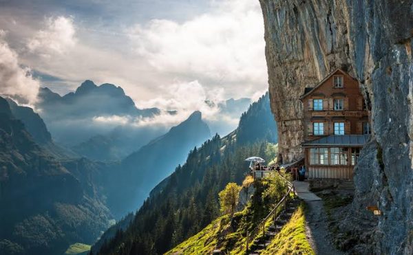 فندق اشير كليف (Ascher Cliff) في سويسرا