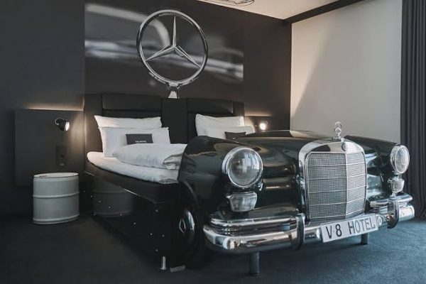 فندق (V8) أو فندق السيارات في ألمانيا