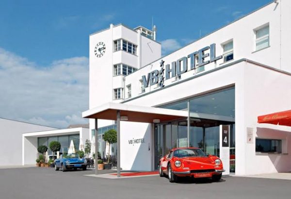 فندق (V8) أو فندق السيارات في ألمانيا