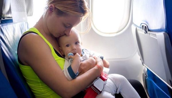 السفر مع الطفل بالطائرة
