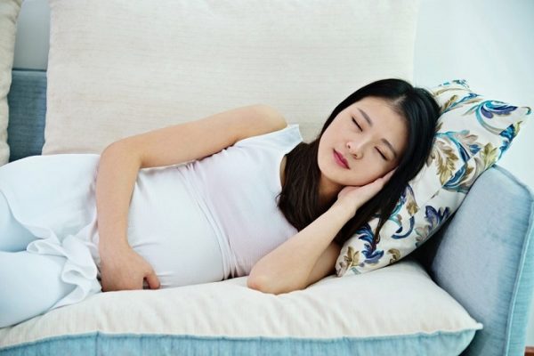 النوم على الجانب الأيسر للحامل