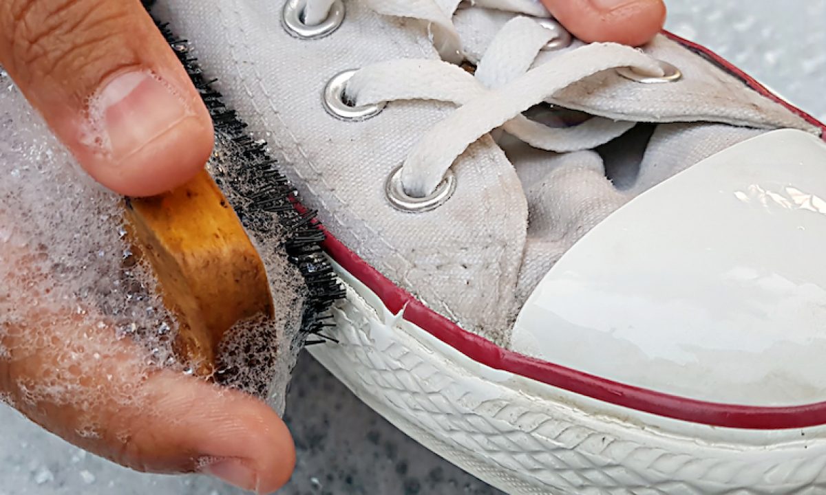 كيف تجعل حذائك الأبيض جديدًا