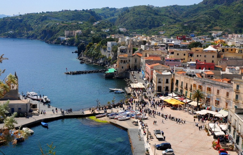 جزيرة ليبارى أفضل الجزر السياحية الإيطالية