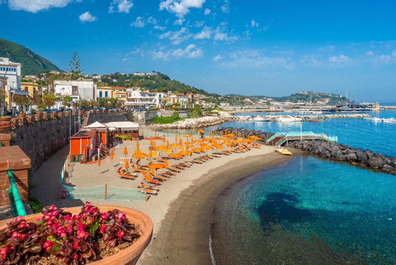 جزيرة اسكيا أفضل جزر إيطاليا السياحية