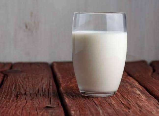 السعرات الحرارية في الحليب كامل الدسم