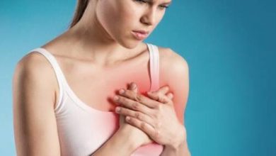 أسباب ألم الثدي الأيسر عند النساء