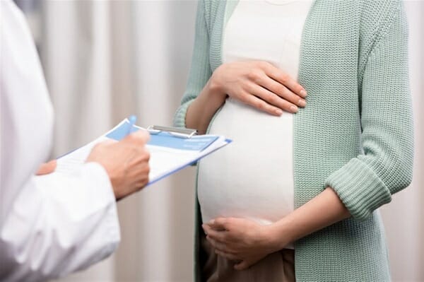 هل زيادة وزن الجنين 4 كيلو خطر على الولادة القيصرية او الطبيعية