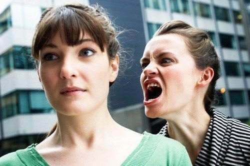 9 علامات تكشف الشخصية الكريهة لكي تحذرها