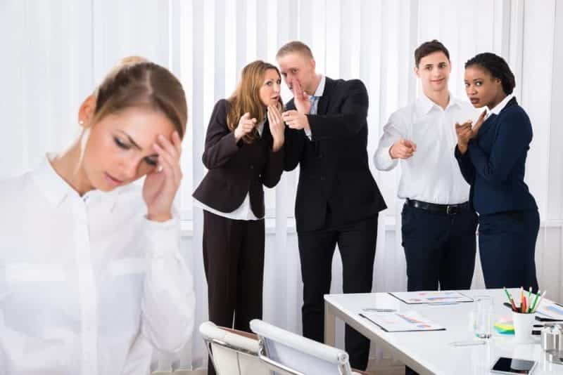 قواعد الإتيكيت للتعامل مع 6 مواقف حرجة