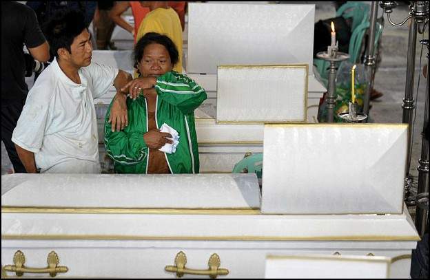 "بطل من الفلبين".. قايض بحياته بأكثر من 30 شخصا