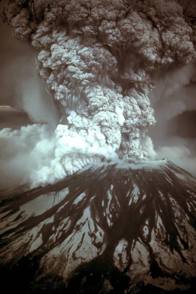 روبرت لاندزبورج.. مصور دفع حياته ثمنا لأروع صور البركان