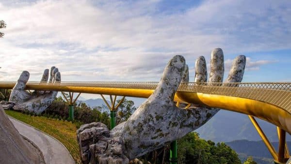 جسر فيتنام الذهبي.. ممر في السماء تحمله يد الأرض