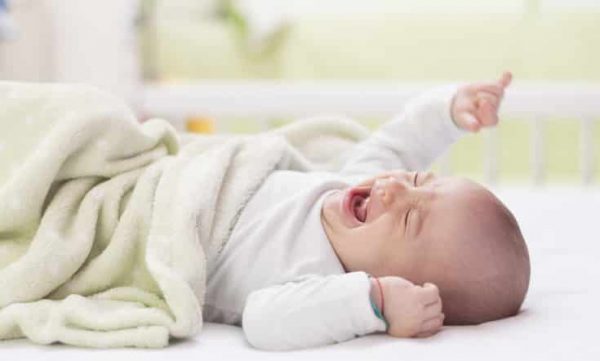 8 أسباب لبكاء الطفل الرضيع.. وطرق تهدئته