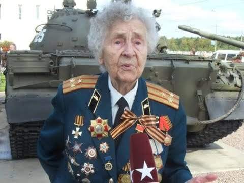 لودميلا.. قناصة شابة أنهت حياة 309 نازيا في الحرب العالمية الثانية