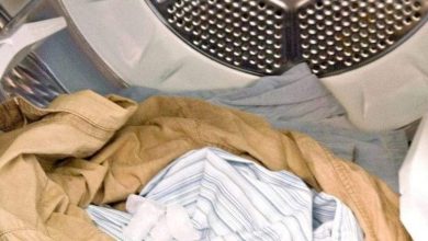 6 طرق لفرد الملابس دون مكواة