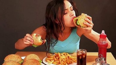 الأكل العاطفي.. ما هو؟ وكيف نسيطر عليه؟