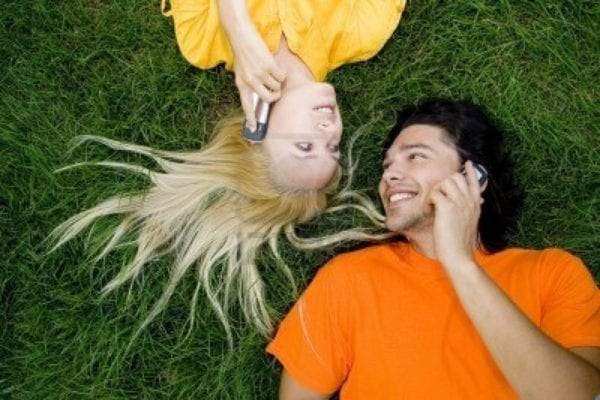 كيف تتغير نبرة الصوت عند التحدث مع الحبيب؟