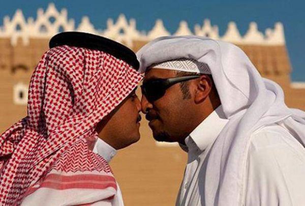 أغرب أنواع المصافحة في العالم