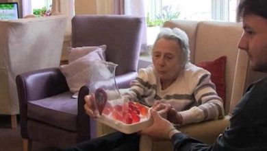 قطرات الجيلي.. عانت الجدة من الجفاف فابتكر الحفيد العلاج