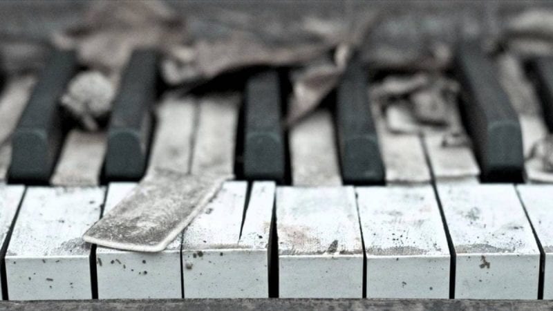 لماذا يفضل البعض الاستماع للموسيقى الحزينة؟