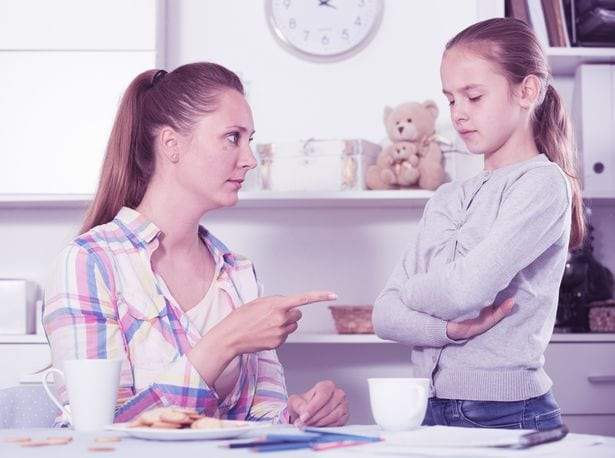 5 عبارات شائعة لا ينصح الآباء والأمهات بترديدها على مسامع الأبناء