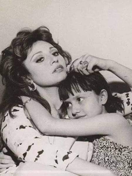 الفنانة مديحة كامل وابنتها الوحيدة