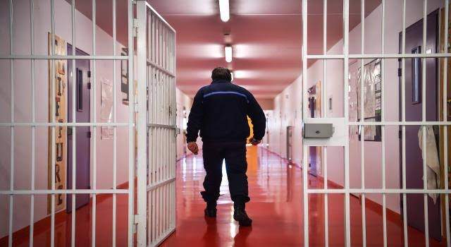 سجون وردية.. حيلة سويسرية لتقليل نسبة العداء عند المجرمين