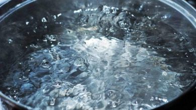 غلي الماء مرتين مضر بالصحة.. هل هي معلومة حقيقية؟