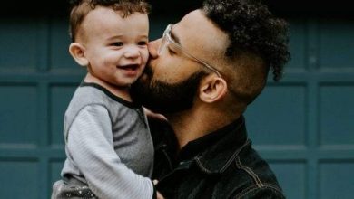 عند تربية الأطفال.. لماذا يحتاج الذكور للدعم النفسي أكثر من الفتيات؟
