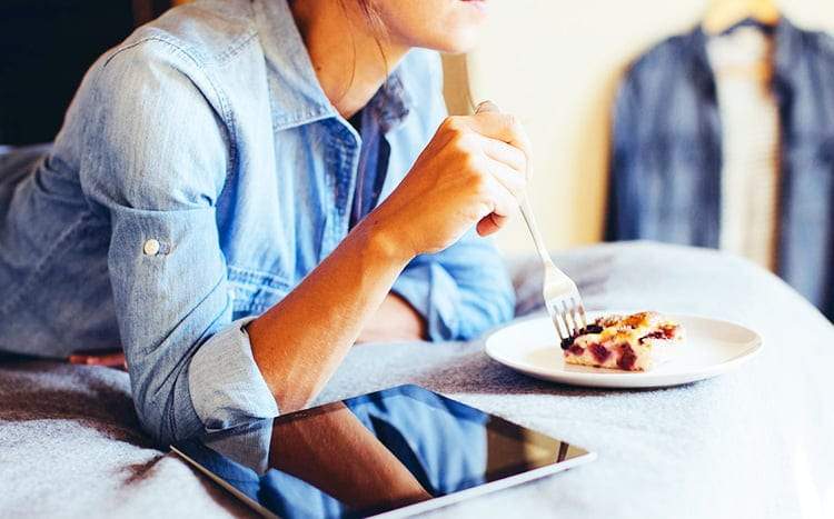 القلق بعد الأكل.. لماذا نصاب بالتوتر عقب تناول الطعام؟