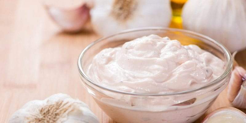 طريقة عمل الثومية بمكونات مختلفة في المنزل