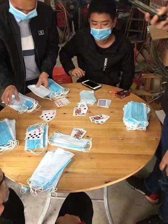 صور تكشف عن الوقاية من فيروس كورونا عبر طرق إبداعية طريفة